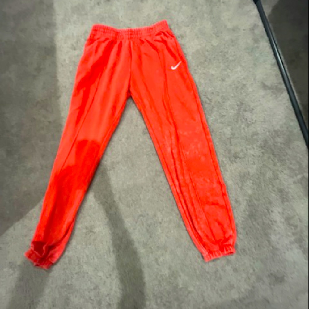 NEW NIKE SWEATPANTS